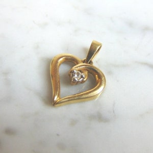 Womens Vintage Estate 14K Yellow Gold Heart Pendant w/ Diamond Chip 1.7g E2904