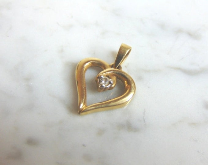 Womens Vintage Estate 14K Yellow Gold Heart Pendant w/ Diamond Chip 1.7g E2904