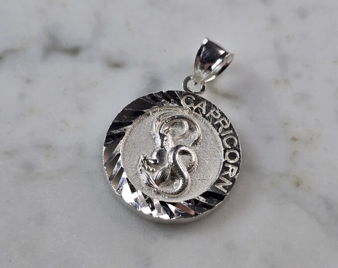 Womens Vintage Estate Sterling Silver Zodiac Capricorn Pendant 3.5g E5676
