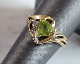 Womens Vintage Estate 10K Yellow Gold Peridot Diamond Ring 2.4g E3599