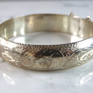 Womens Vintage Estate Sterling Silver Etched Cuff Bracelet 16.5g E5405