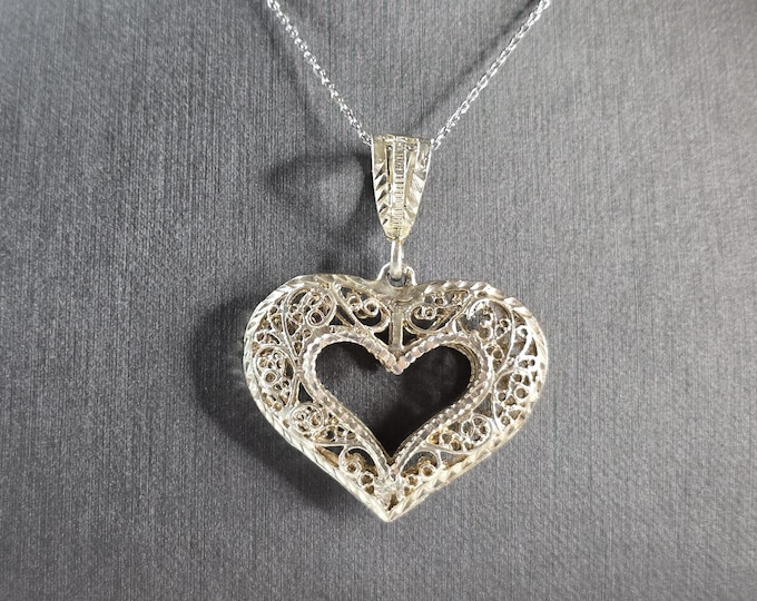 Womens Vintage Sterling Silver Filigree Heart Pendant Necklace 14.8g E6717