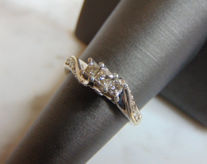 Vintage Estate Women's 10K White Gold, .59cts Diamond Ring, 2.9g E3353