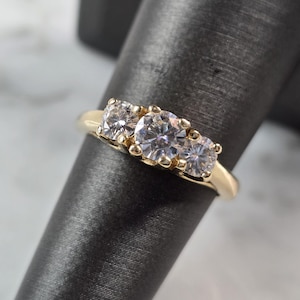 Womens Vintage Estate 14k Yellow Gold Moissanite Ring 3.6g E1841