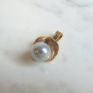 Womens Vintage Estate 10K Gold w/ Faux Pearl Pendant  2.6g #E2894