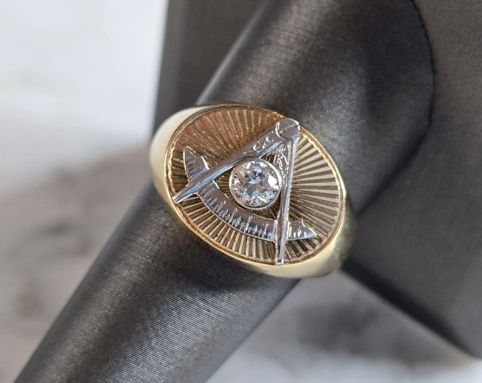 Mens Vintage Estate 14K Gold Free Masons Diamond Ring WWII Era 15.9g E7941