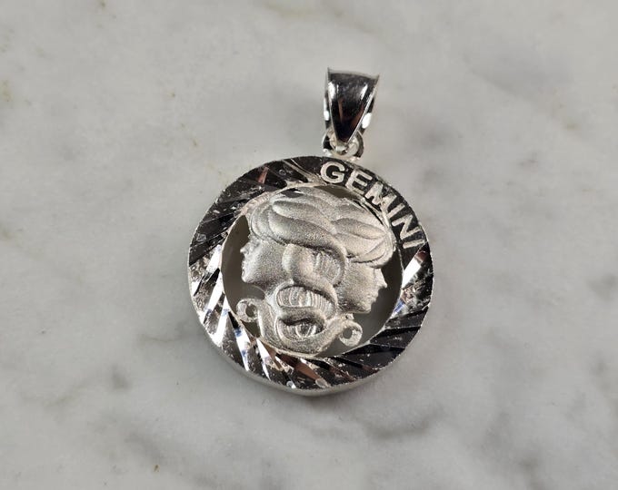 Womens Vintage Estate Sterling Silver Zodiac Gemini Pendant 4.1g E2382