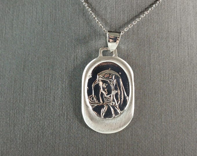 Womens Sterling Silver Virgin Mary Pendant Necklace 6.0g E7091