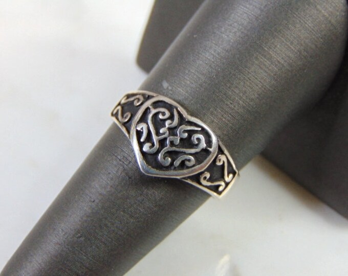 Womens Vintage Estate Sterling Silver Heart Ring 4.3g E5132
