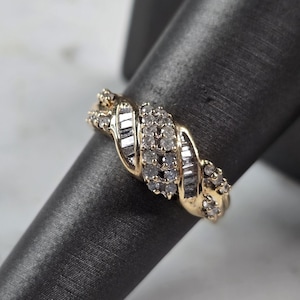 Womens Vintage Estate 10K Yellow Gold Diamond Ring 3.4g #E7400