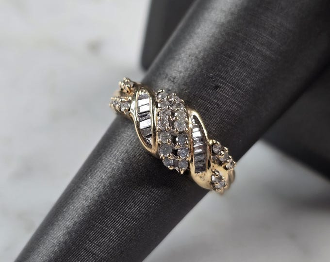 Womens Vintage Estate 10K Yellow Gold Diamond Ring 3.4g #E7400