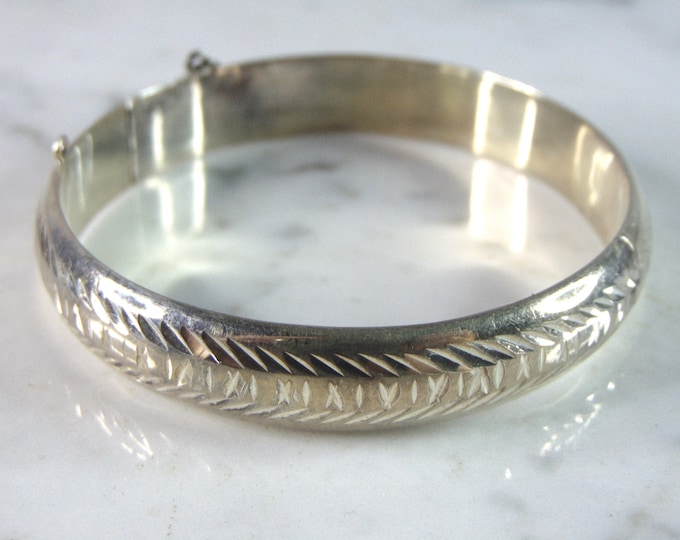 Womens Vintage Estate Sterling Silver Etched Bangle Bracelet 16.1g E1179