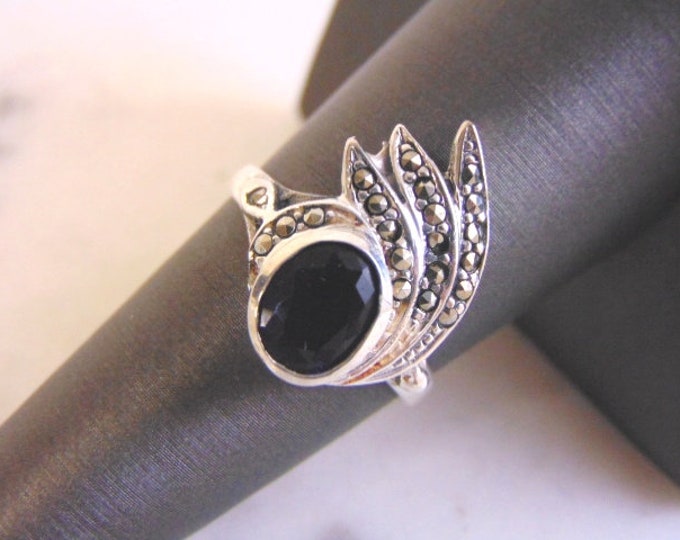 Womens Sterling Silver Ring w/ Sapphire Colored Stones 3.7g #E3998