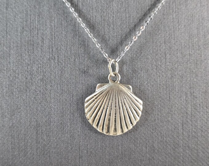 Womens Vintage Estate Sterling Necklace W/ Silver Seashell Pendant 4.2g #E3873