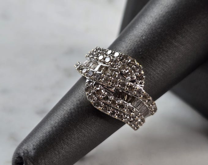 Womens Vintage Estate 10K Gold Diamond Ring 6.0g #E7836