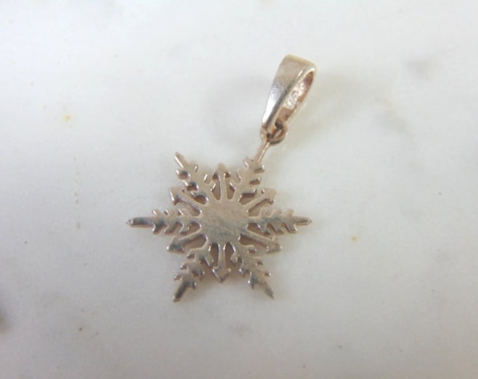 Womens Vintage Estate Sterling Silver Snowflake Pendant 1g E2159