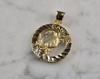Womens Vintage Estate Gold Tone Zodiac Cancer Crab Pendant E2377