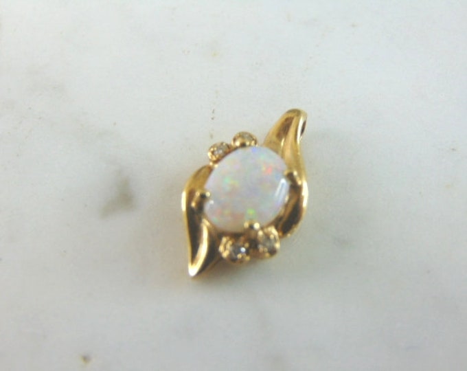 Womens Vintage Estate 14K Gold Diamond Chip & Opal Pendant 2.3g E5496