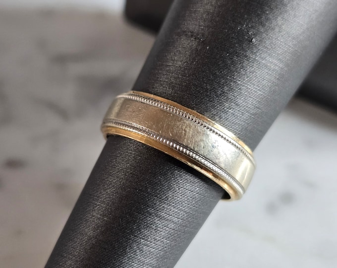 Womens Vintage Estate 14k Gold Novell Wedding Band Ring 4.6g E7108