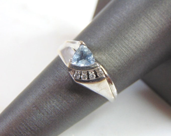 Womens Vintage Estate 10K Gold Ring w/ Light Topaz & Diamonds 2.7g E1241