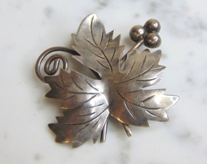 Womens Vintage Estate Sterling Silver Maple Leaf Brooch 7.9g E5102