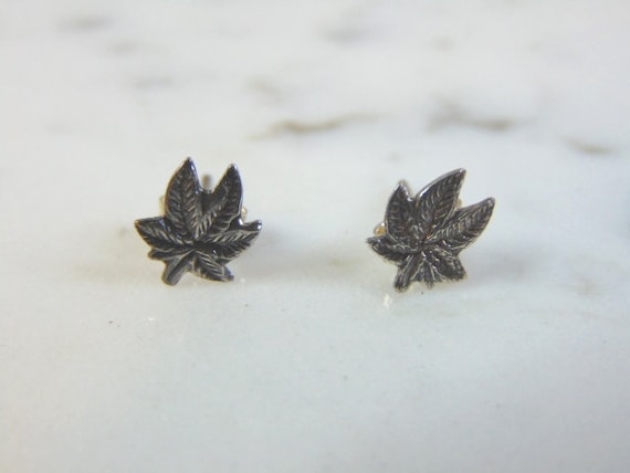 Boucles D'oreilles Pendantes Feuille De Cannabis - Les Perles De Mon Moulin - Neuf Sans Boîte