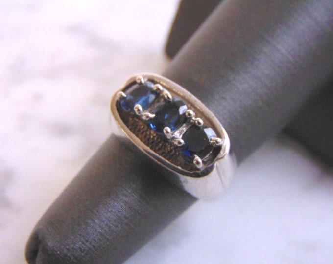 Womens Sterling Silver Ring w/ Sapphire Colored Stones 6.9g #E3416