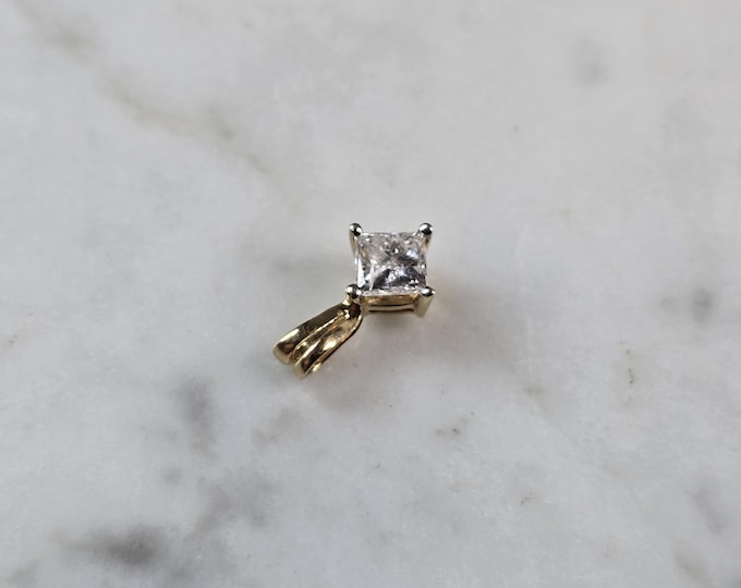 Womens Vintage Estate 14K Gold Diamond Pendant 0.5g #E5854