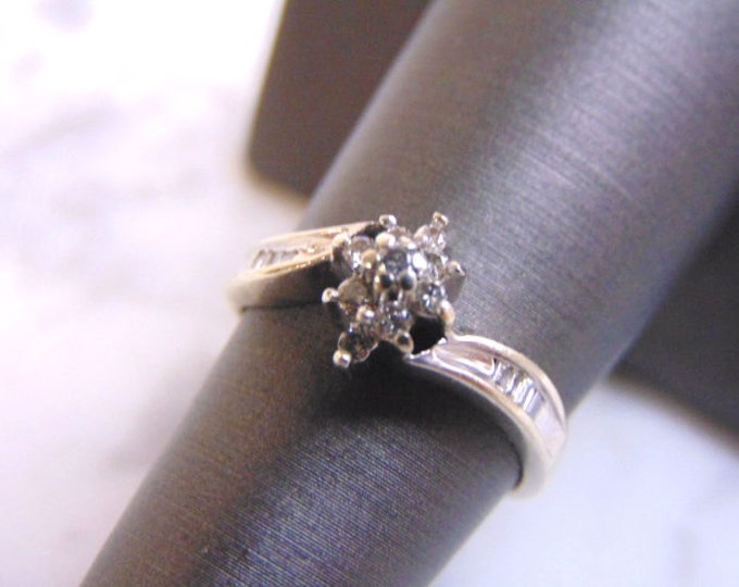 Womens Vintage Estate 10K White Gold Ring Diamond Ring, 2.6g, E3648