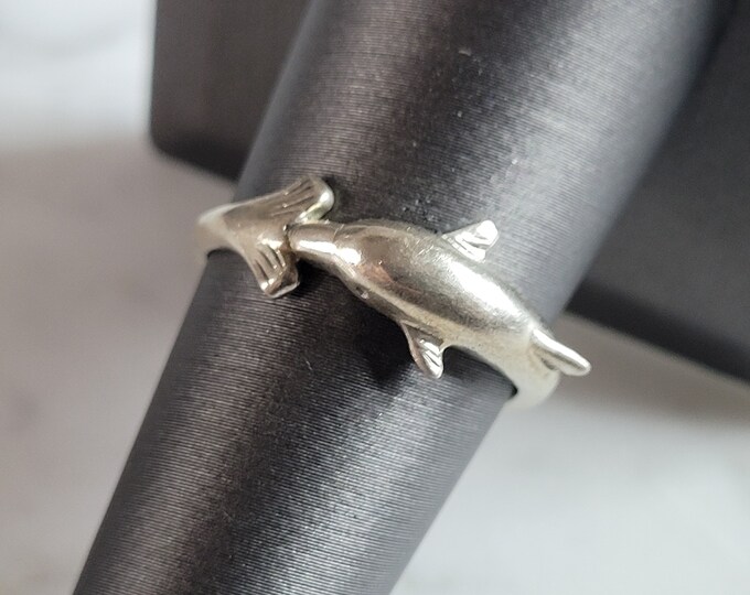 Womens Vintage Estate Sterling Silver Dolphins Ring 2.7g E7063