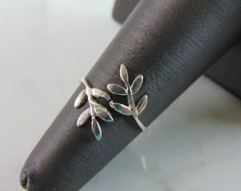 Womens Vintage Estate Sterling Silver Flower Ring 1.0g E2226
