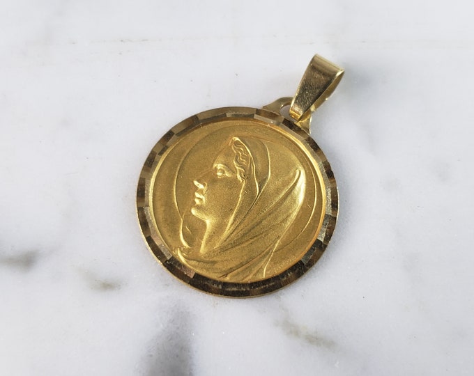 Womens Vintage Estate 18K Gold Mary Pendant 3.2g E6249