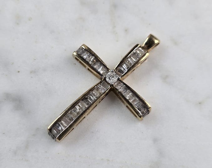 10k Yellow Gold Diamond Religious Crucifix Cross Pendant 3.1g E3770