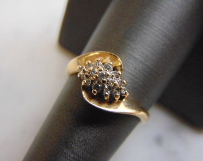 Women's Vintage Estate 14K Yellow Gold Diamond Cluster Ring, 2.9g E3556
