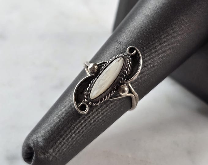Womens Vintage Estate Sterling Silver Southwestern Style Ring 2.3g E623