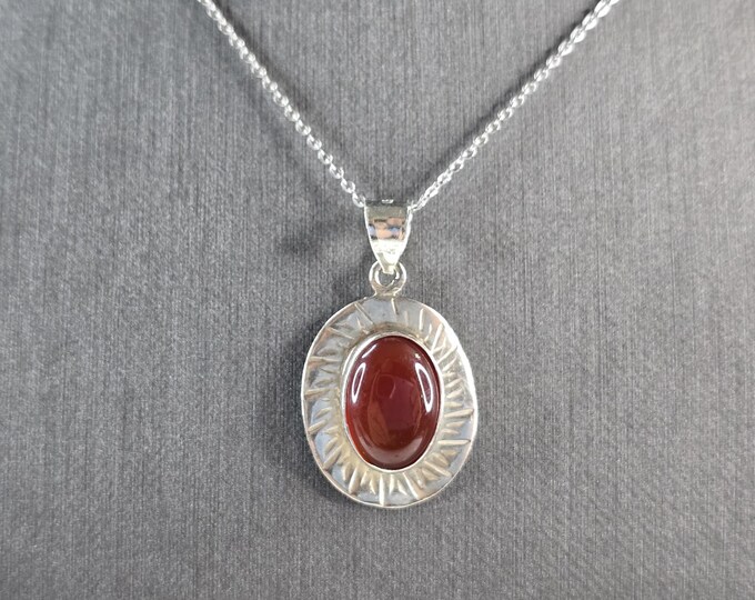Womens Vintage Estate Sterling Silver Carnelian Pendant & Necklace 5.4g E3789