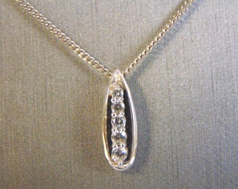Womens Vintage Estate CZ Stones Pendant W/ Necklace 4.0g E4465