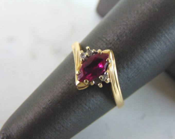 Womens Vintage Estate 10K Yellow Gold Diamond & Ruby Ring, 2.3g E2474