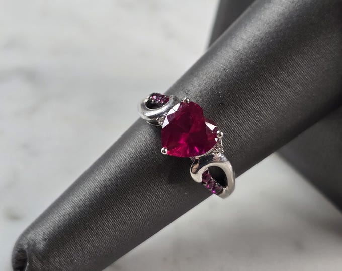 Womens Vintage Estate Sterling Silver Ruby Heart Ring 3.1g E828