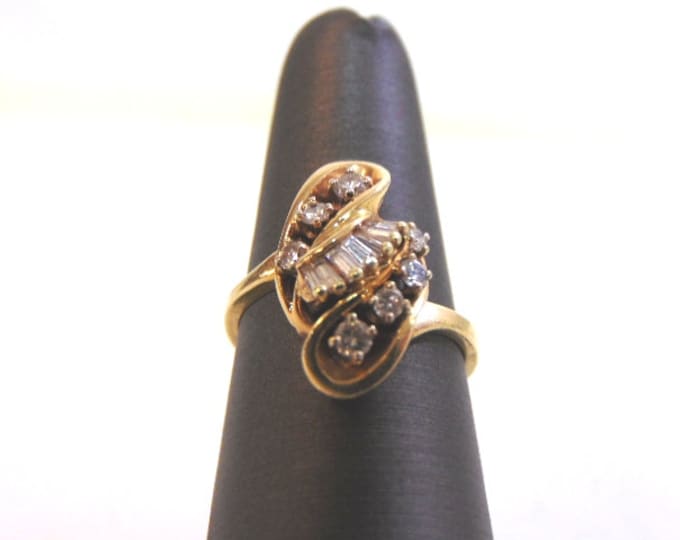 Lovely Women's Vintage Estate 14K Yellow Gold Diamond Ring 3.8g E3806