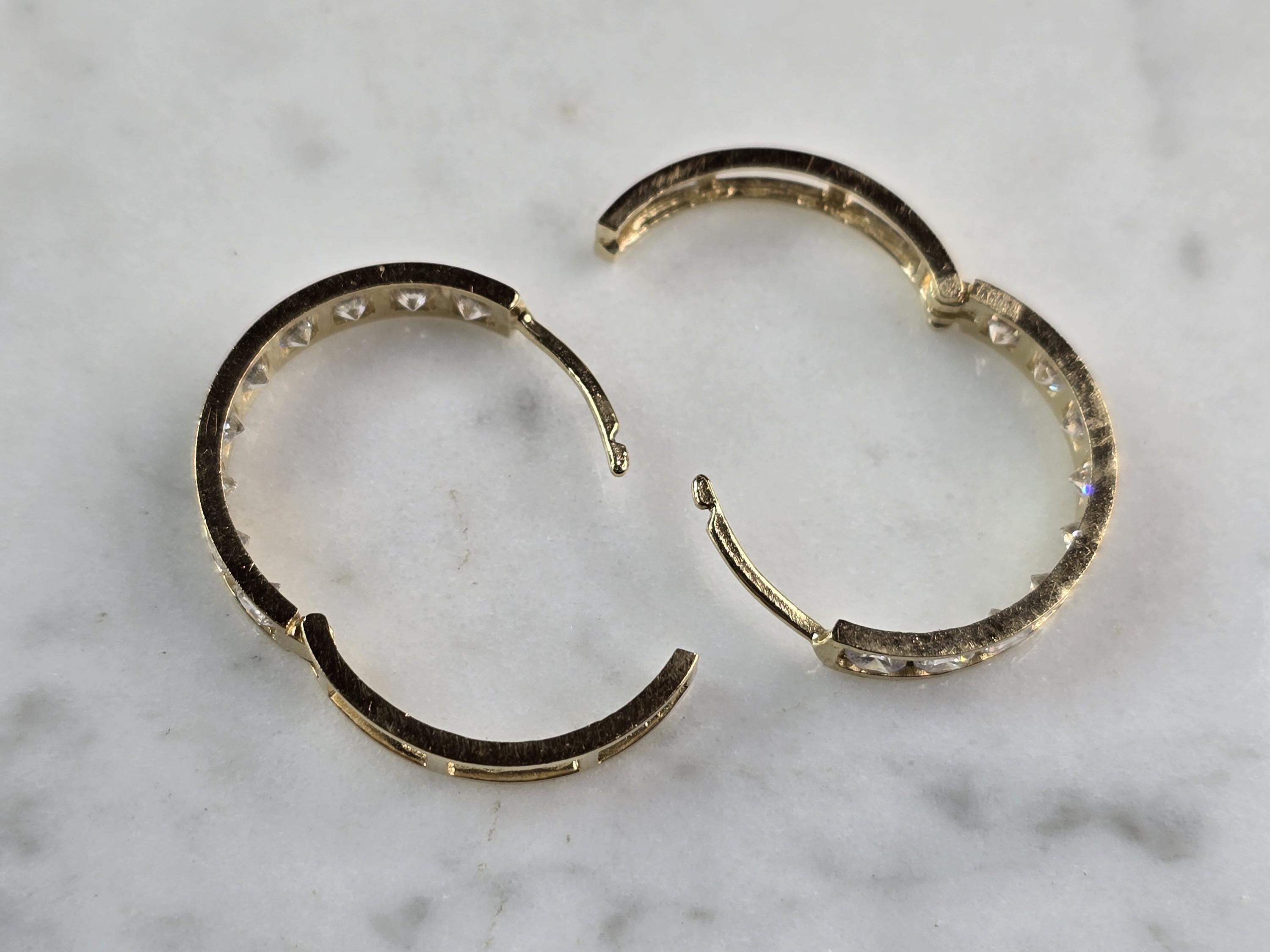 Womens Vintage Estate 14K Yellow Gold CZ Hoop Earrings, 2.8g Womens Vintage Estate 14K Yellow Gold CZ Hoop Earrings, 2.8g