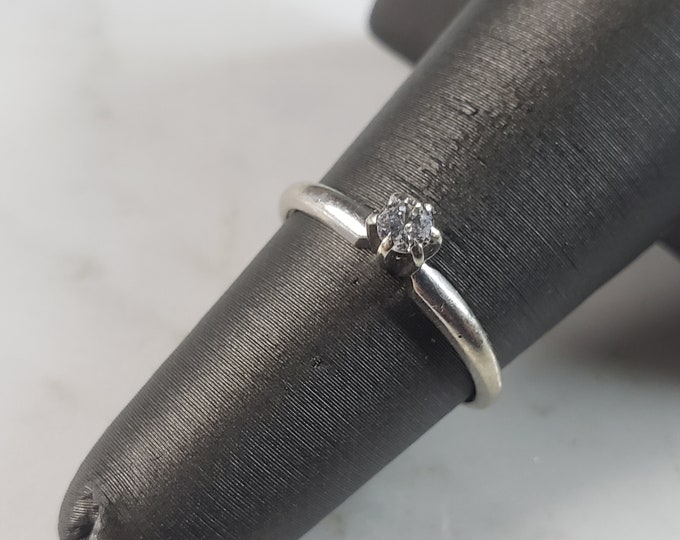 Womens Vintage Estate 14k White Gold Solitaire .10ct Diamond Ring 1.2g  E1128
