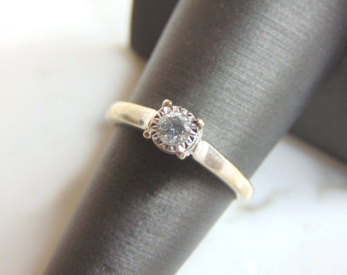 Womens Vintage Estate 10K White Gold Ring Diamond Ring, 2.9g, E1982