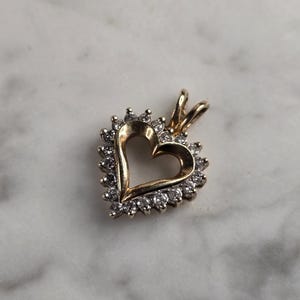 Womens Vintage Estate 10K Yellow Gold Diamond Heart Pendant 1.9g E4824