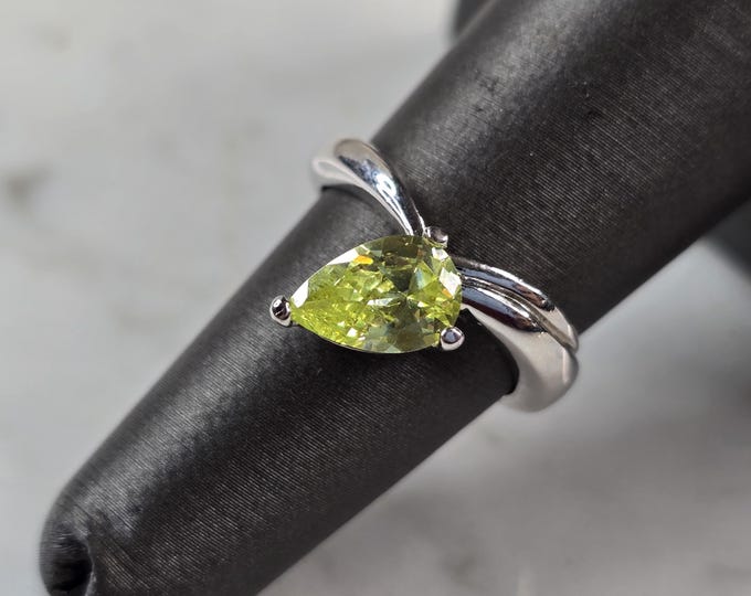 Womens Vintage Estate Sterling Silver Modernist Peridot Ring 3.9g E4279