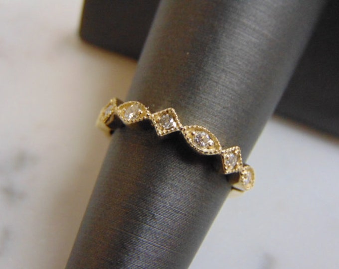 Womens 14K Yellow Gold Diamond Ring 2.5g E3864