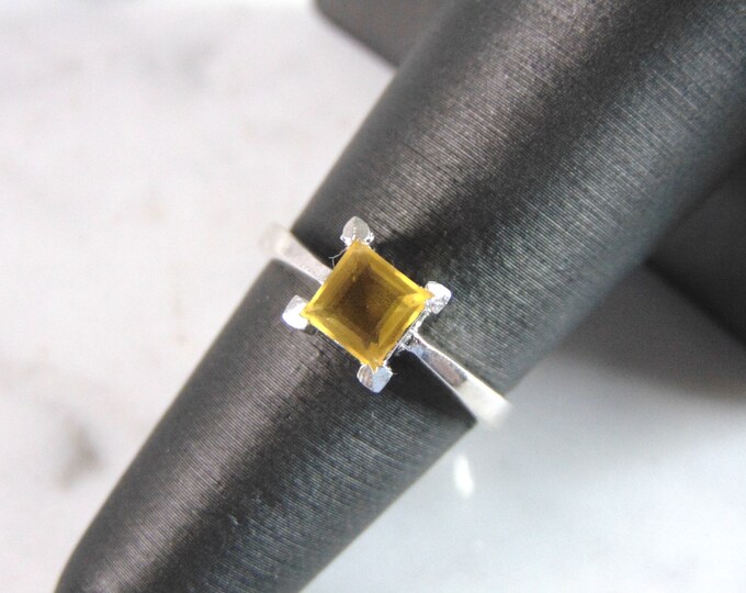 Womens Sterling Silver Ring w/ Golden Beryl Colored Stone 2.4g E5186