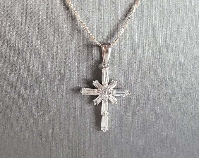 Womens Vintage Estate Religious Sterling Silver CZ Cross Necklace 3.7g E6695