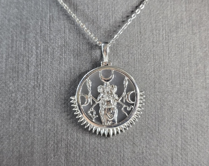 Womens Estate Sterling Silver Hecate Goddess Pendant Necklace 6.0g E1641