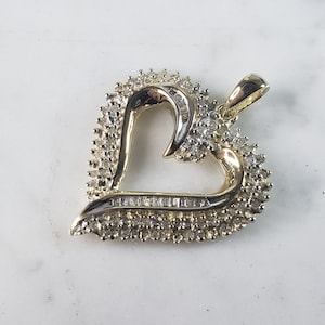 Womens Vintage Estate 10K Gold Heart Diamond Pendant 4.1g #E5996